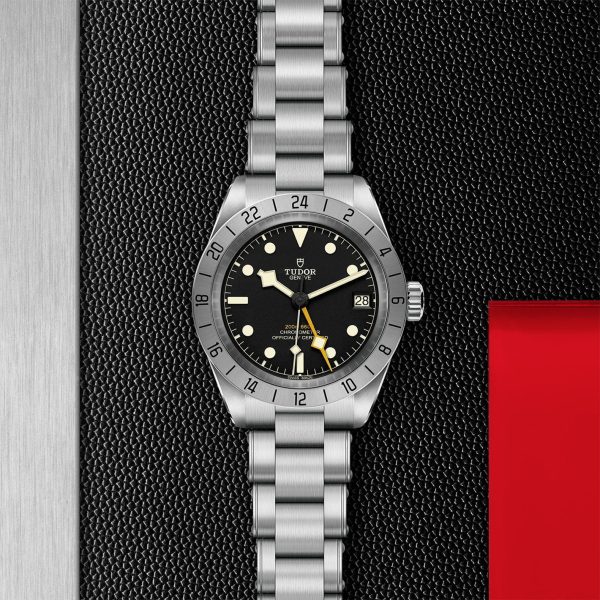 M79470 0001 tudor watch carousel 2 4 10 2023